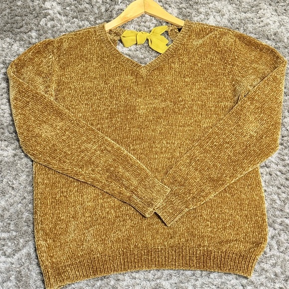 Buffalo David Bitton Women’s Yellow Knit Sweater Size L Long Sleeve Cut Out Back - Picture 2 of 10